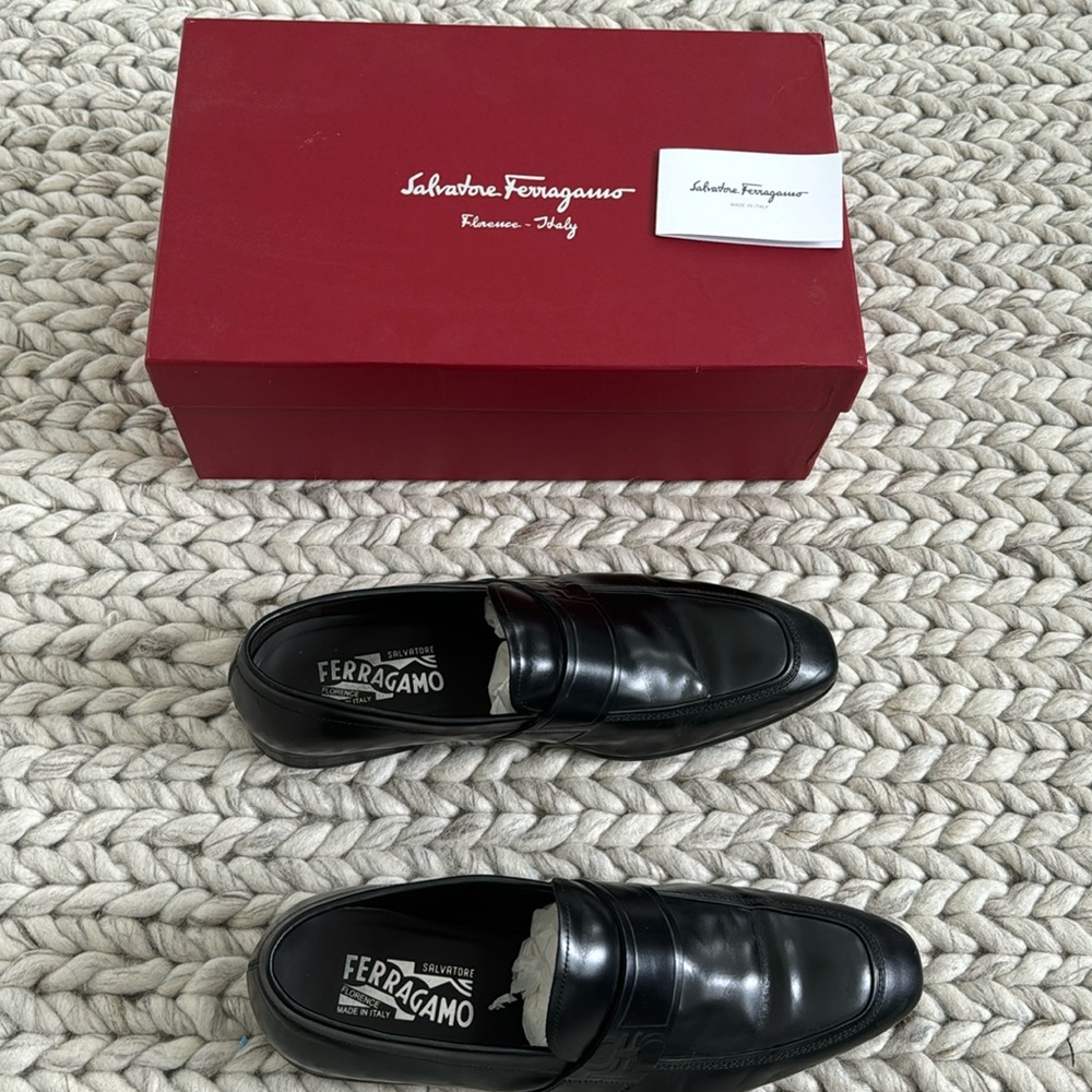 Salvatore Ferragamo men’s black loafer size 9